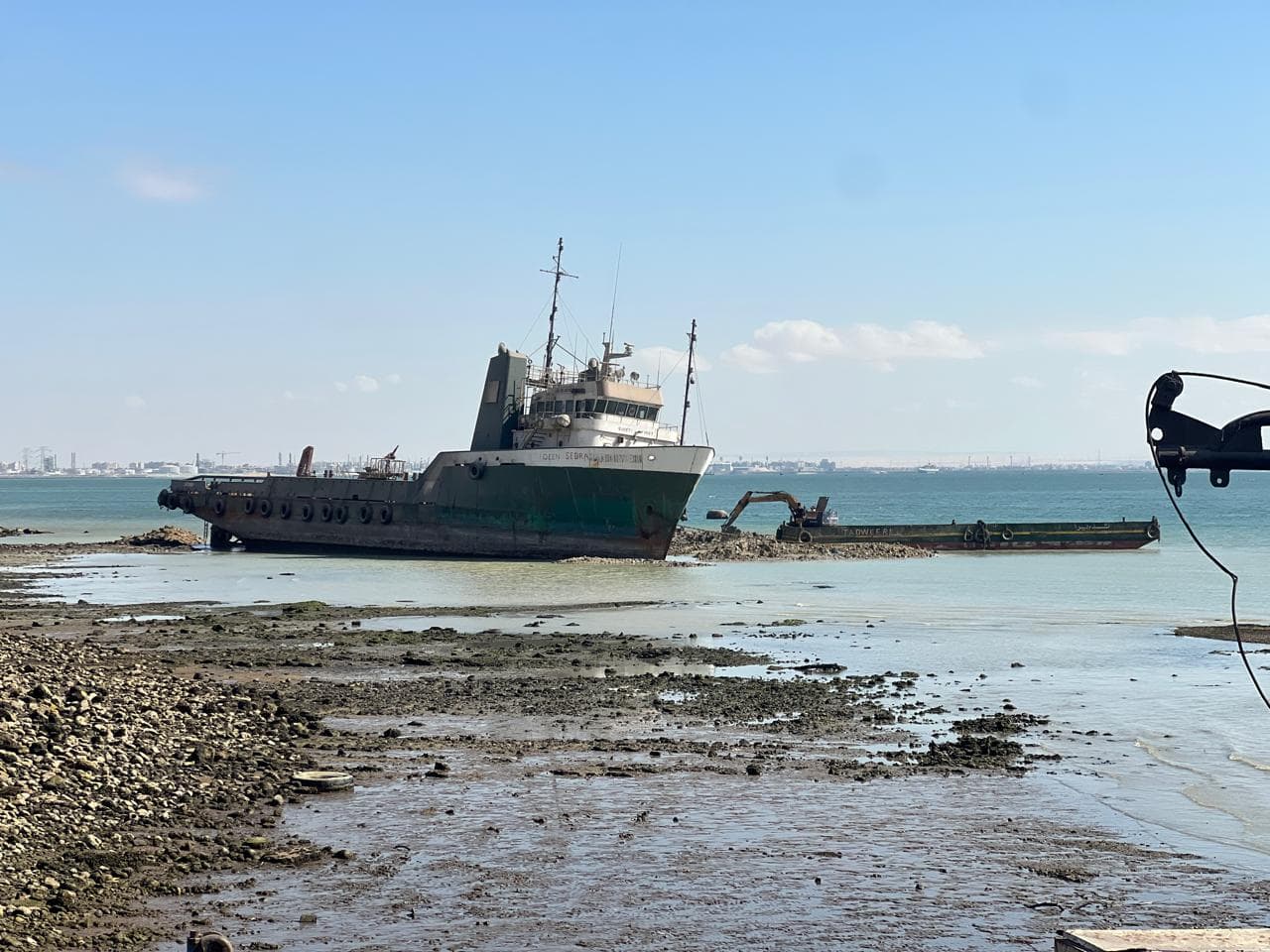 Cedar Queen tugboat during salvage operation